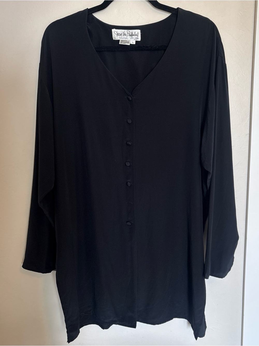 VTG 100% Silk Diane Von Furstenberg Black Long Sleeve Button-Front V-Neck Top